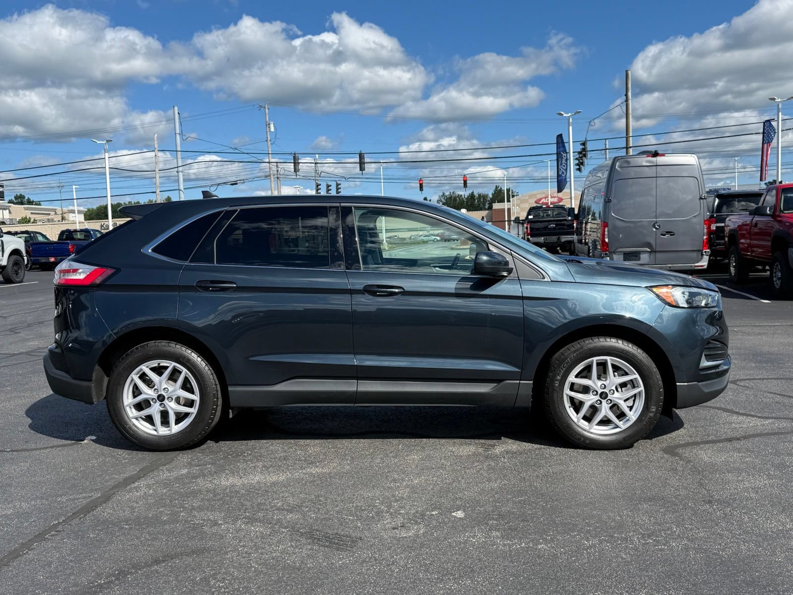 Used 2023 Ford Edge SEL AWD/4WD image 3