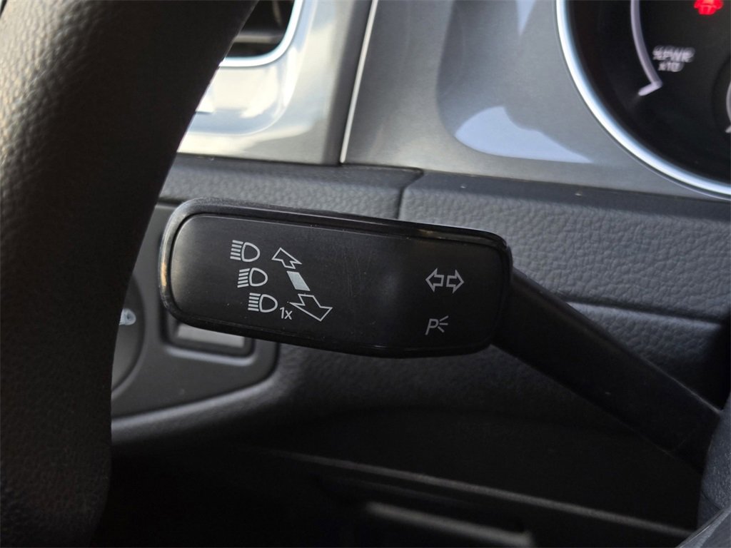 Used 2016 Volkswagen e-Golf SE w/ DC Fast Charging Package image 21