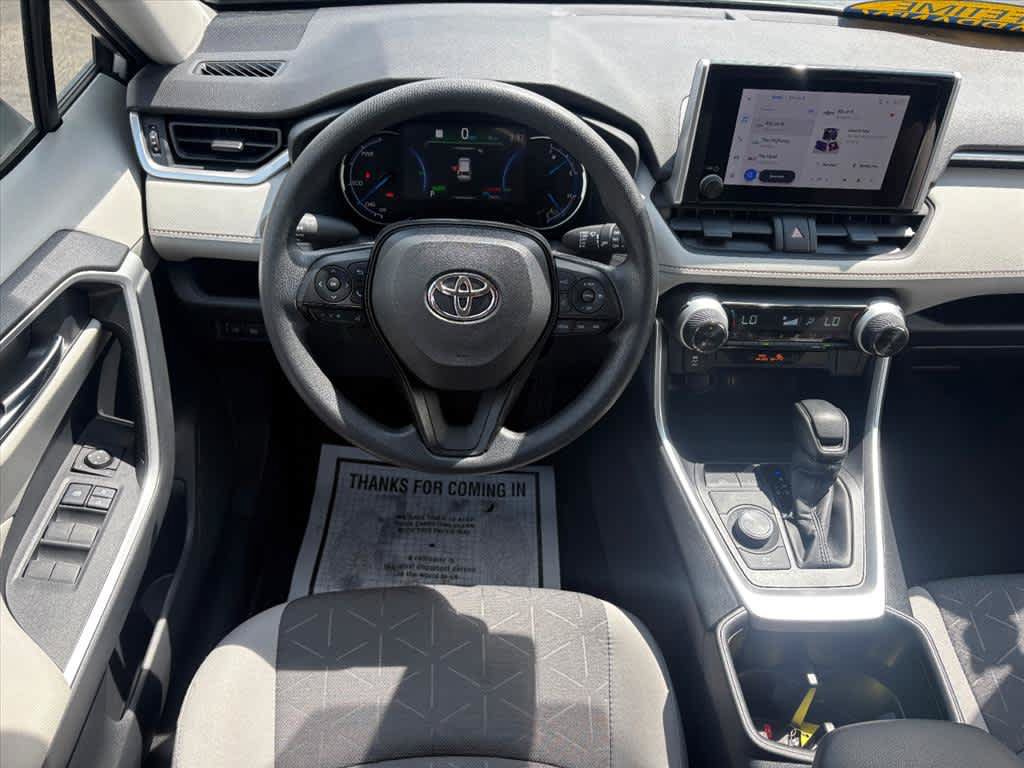 Used 2025 Toyota RAV4 XLE AWD/4WD image 4