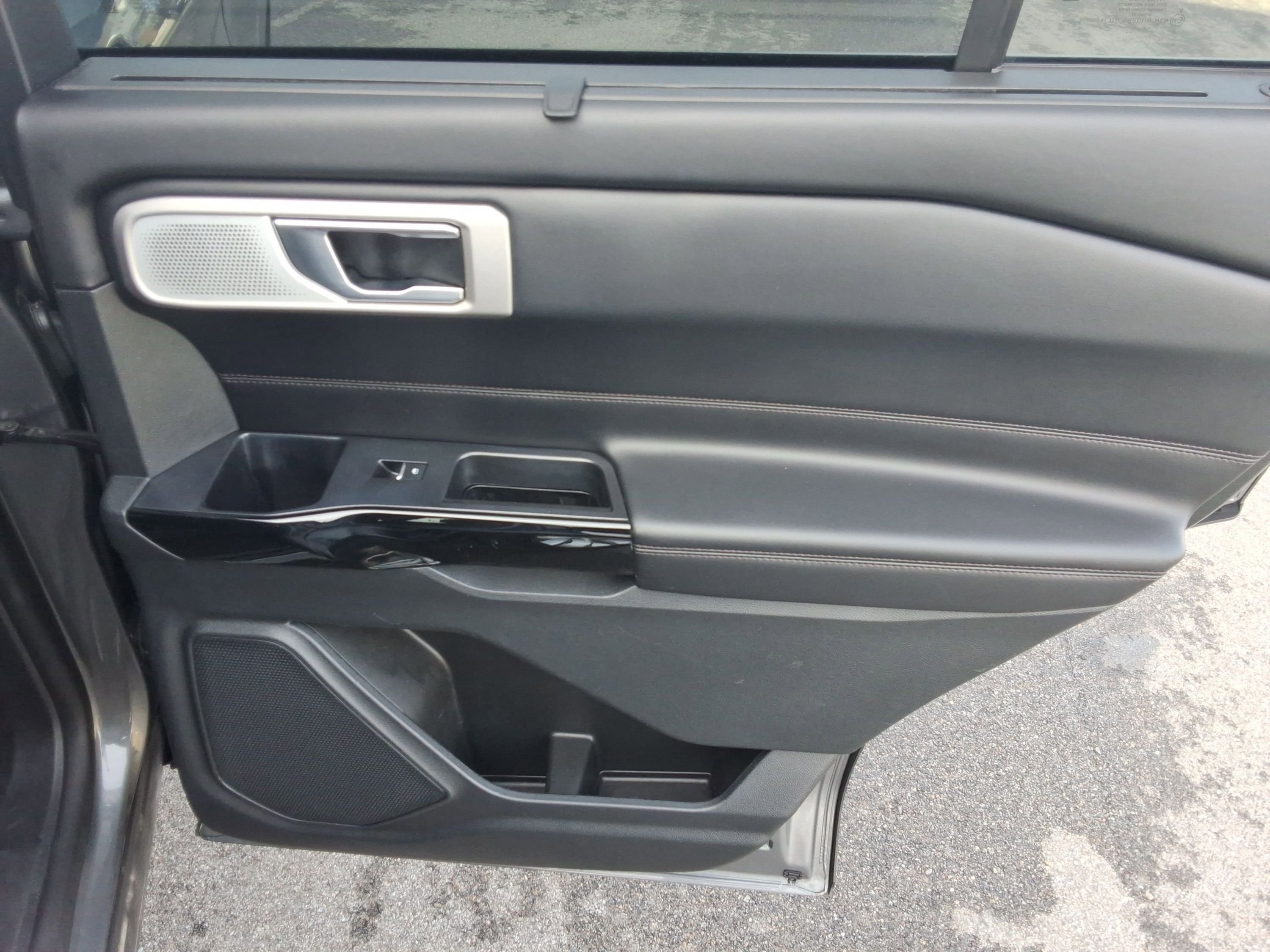 Used 2022 Ford Explorer Platinum w/ Equipment Group 601A image 23