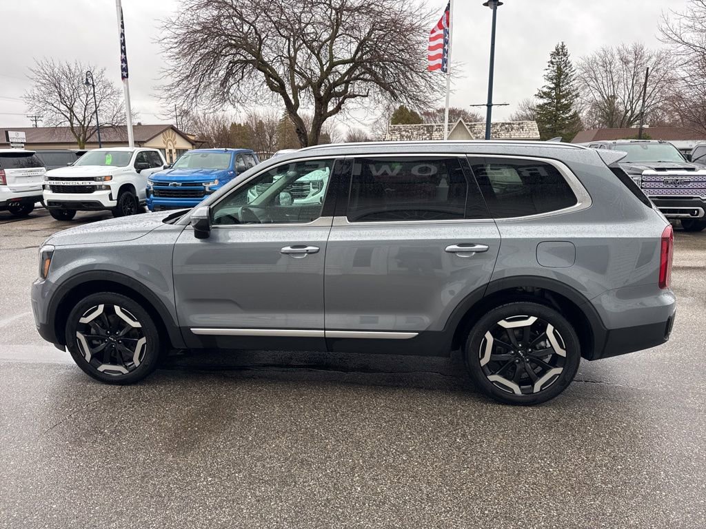 Used 2025 Kia Telluride S FWD image 8