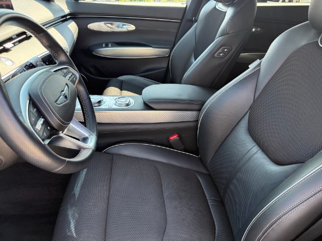 Used 2025 Genesis GV70 3.5T Sport AWD/4WD image 11