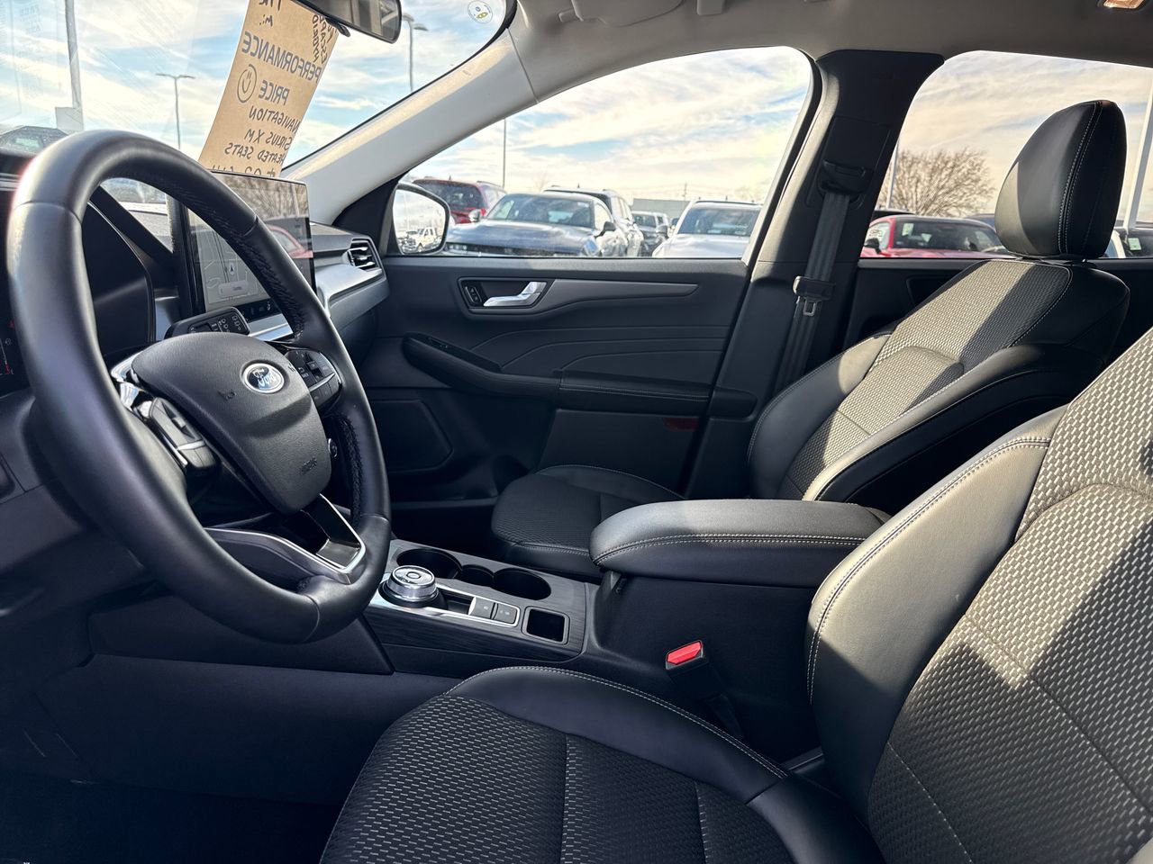 Used 2024 Ford Escape SE image 13