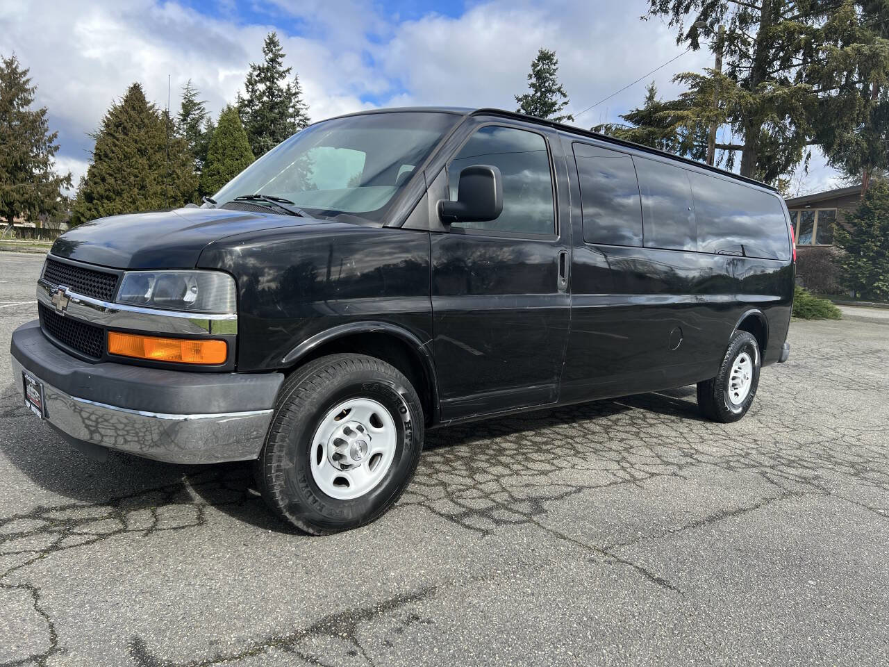 Used 2009 Chevrolet Express 3500 LS w/ Power Package image 9