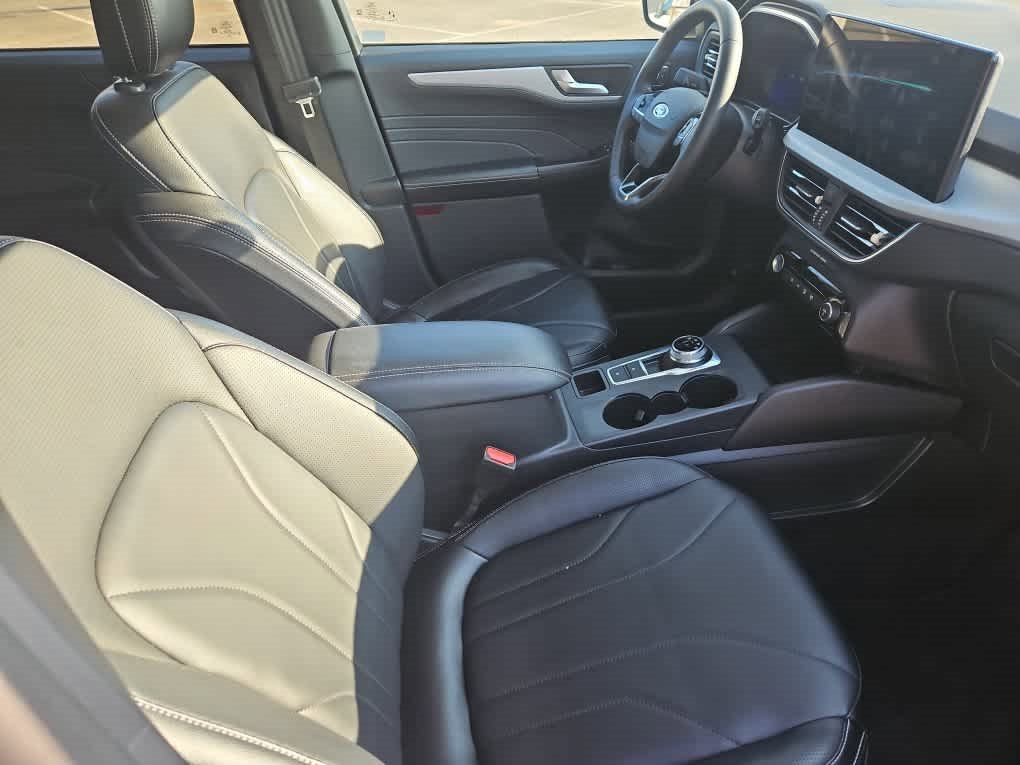 Used 2025 Ford Escape SE w/ PHEV Premium Package image 11