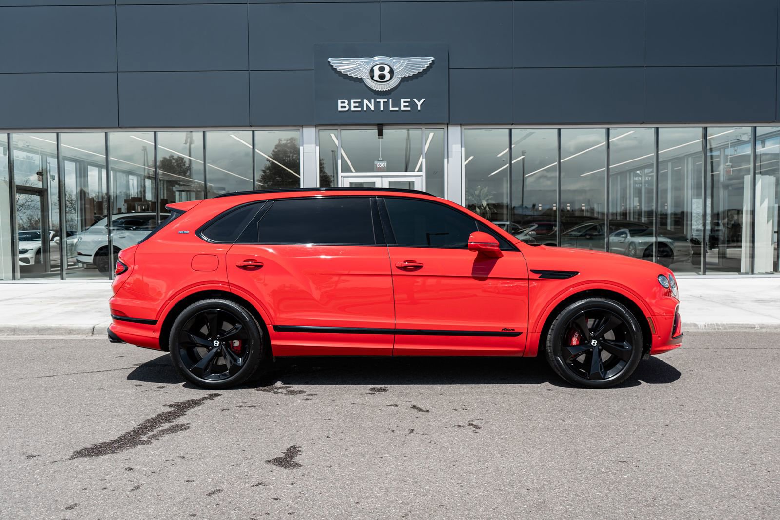 Used 2023 Bentley Bentayga Extended Wheelbase AWD/4WD image 14