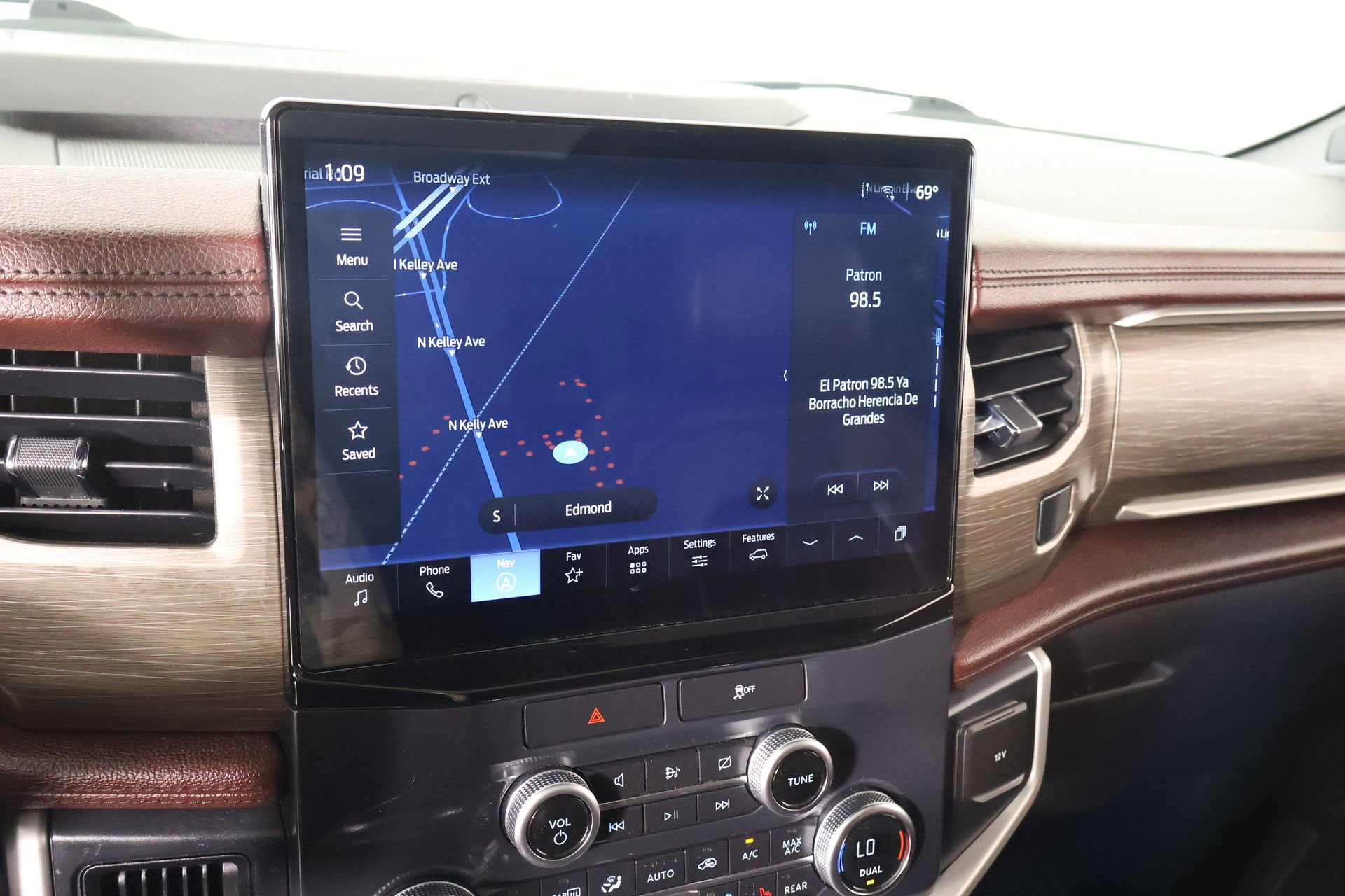 Used 2022 Ford Expedition Limited AWD/4WD image 7