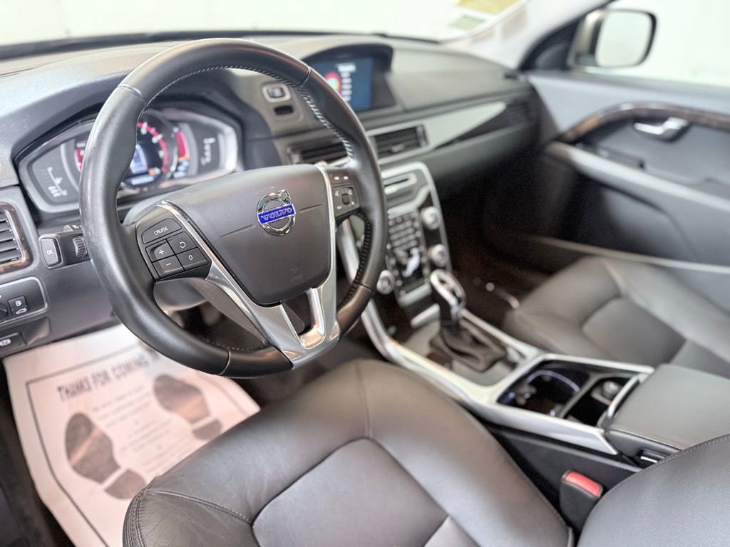 Used 2016 Volvo XC70 T5 Premier w/ Proximity Package image 17