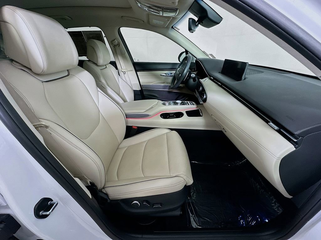 Used 2023 Genesis GV70 2.5T w/ Advanced Package image 12