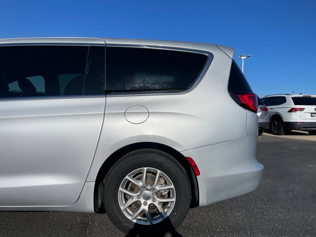 Used 2024 Chrysler Voyager LX FWD image 38