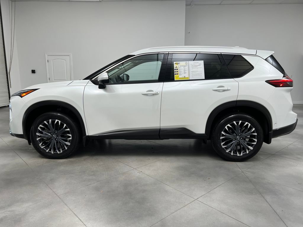 Used 2025 Nissan Rogue SL w/ Tech Package image 4