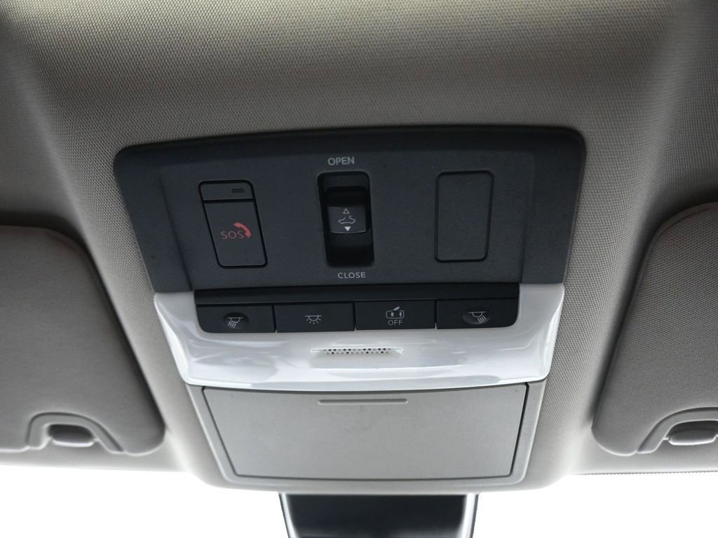 Used 2020 Nissan Altima 2.0 Platinum FWD image 25