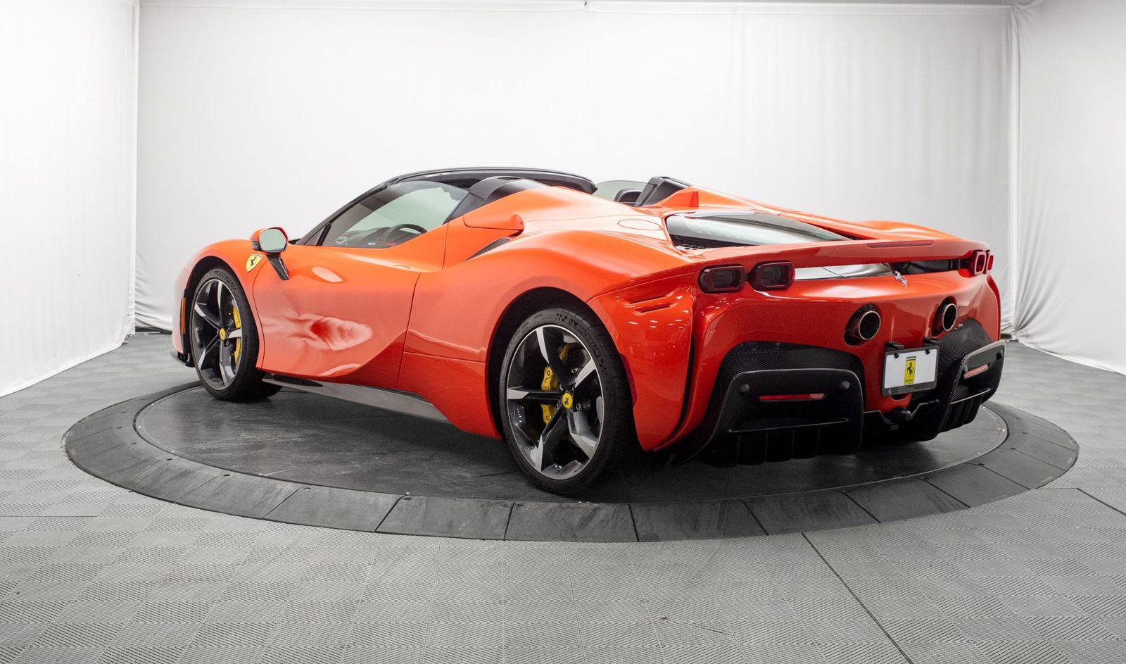 Used 2025 Ferrari SF90 Spider image 5