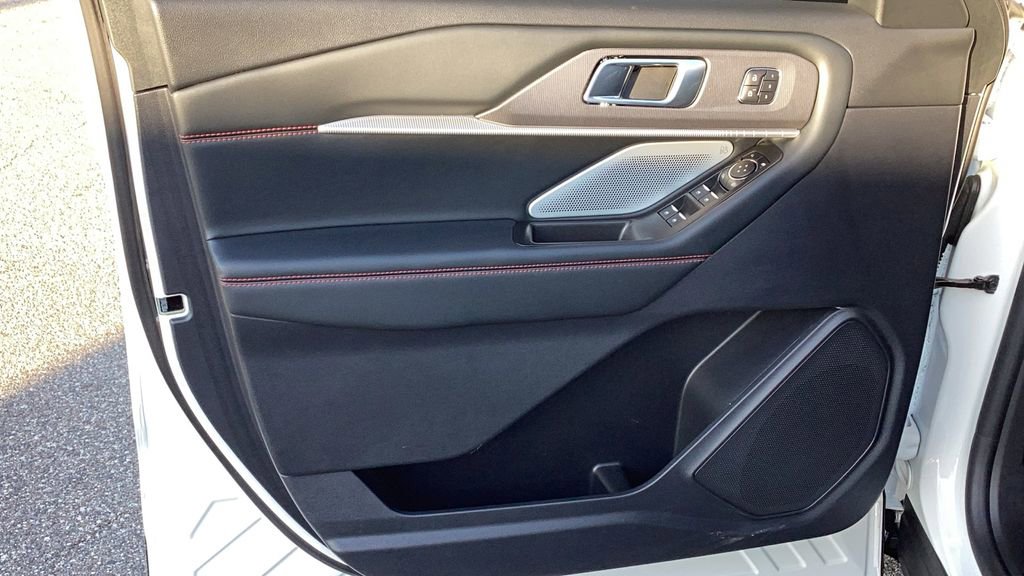 Used 2025 Ford Explorer ST image 22