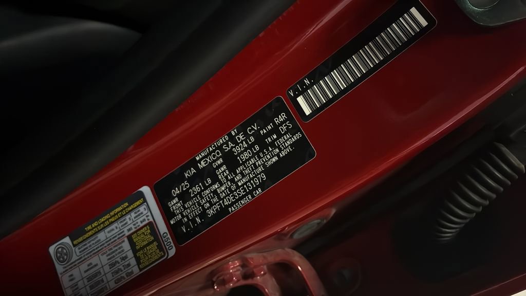 Certified 2025 Kia K4 image 30