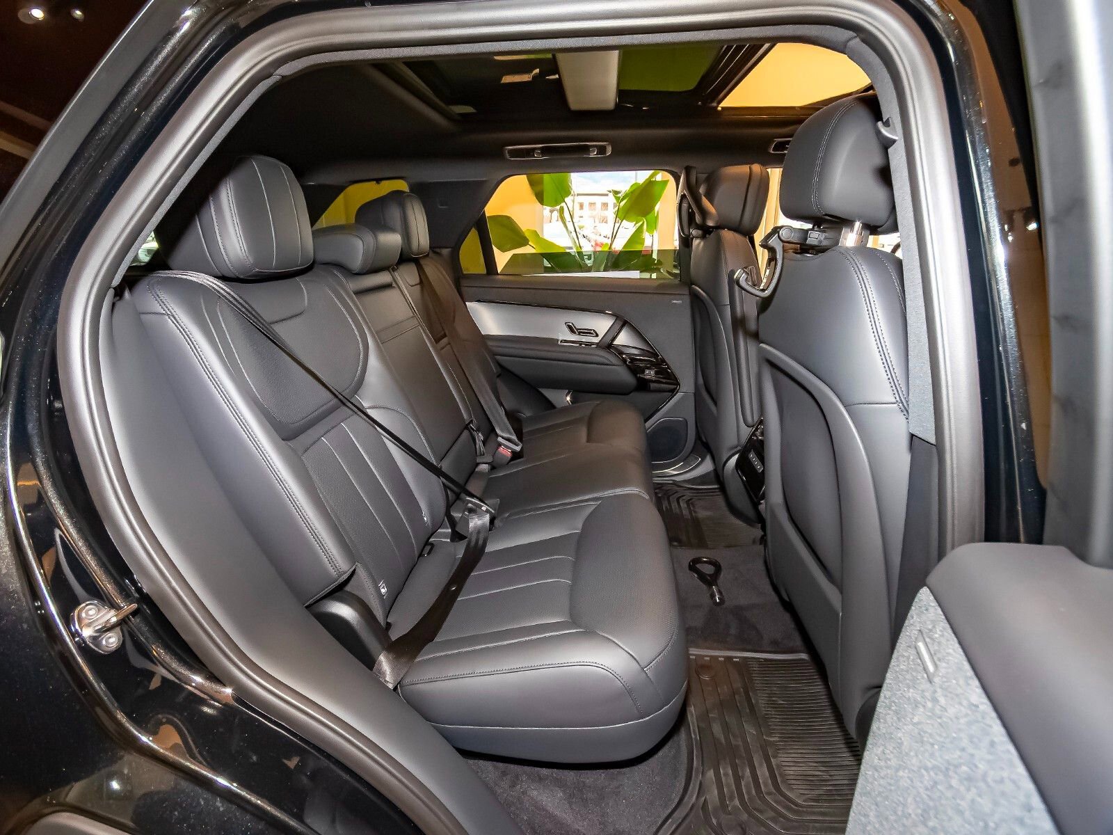 New 2025 Land Rover Range Rover Sport SE image 46