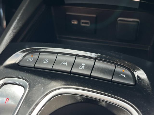 Used 2023 Buick Envision Essence AWD/4WD image 24