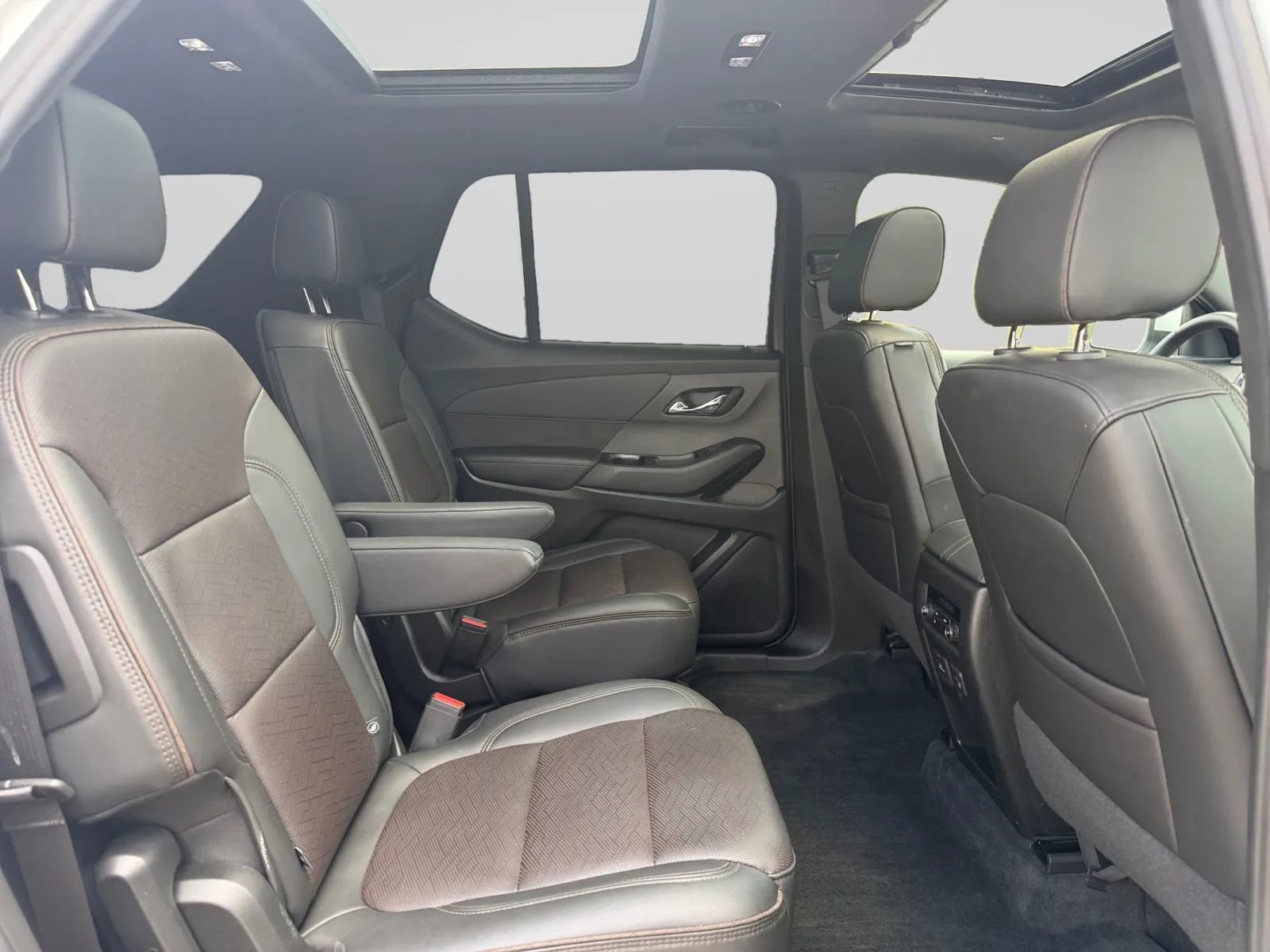 Used 2023 Chevrolet Traverse High Country AWD/4WD image 33
