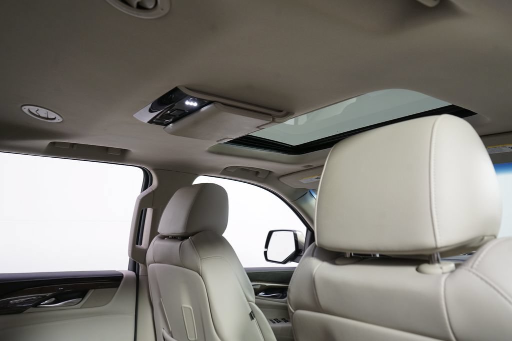 Used 2019 Cadillac Escalade Premium Luxury AWD/4WD image 17