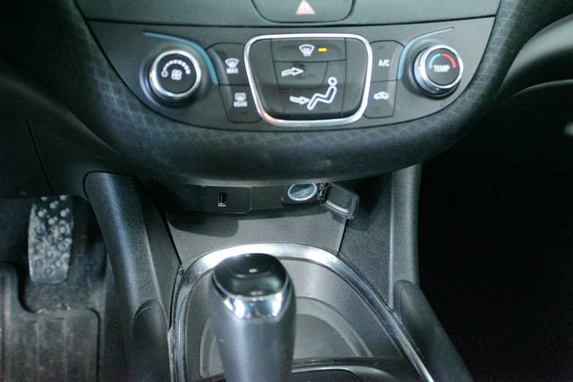 Used 2017 Chevrolet Malibu LT image 17