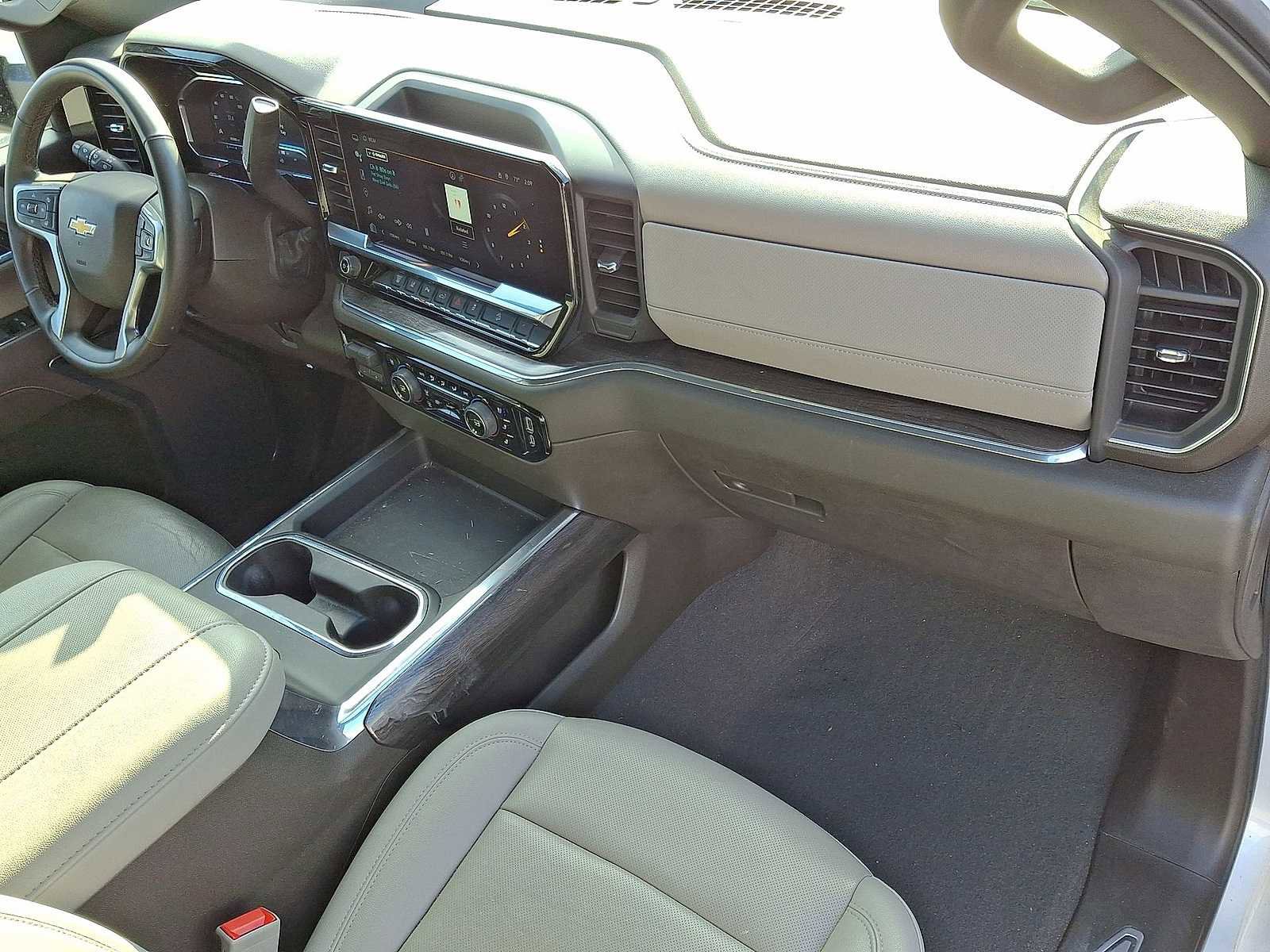 Used 2024 Chevrolet Silverado 2500 LTZ w/ LTZ Convenience Package image 34