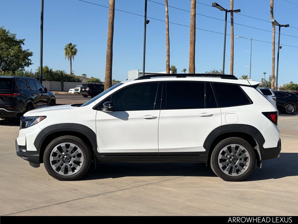 Used 2025 Honda Passport Black Edition image 3