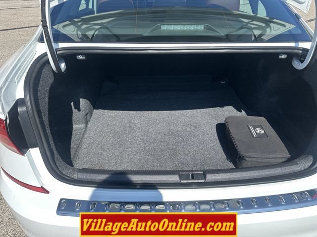 Used 2022 Volkswagen Passat 2.0T SE FWD image 34
