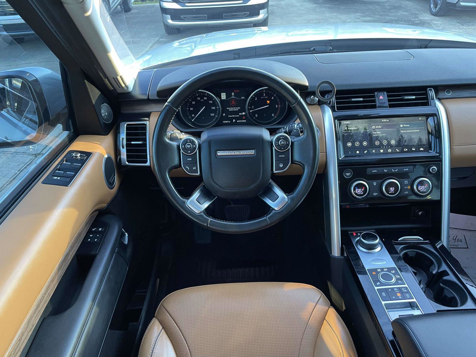 Used 2017 Land Rover Discovery HSE Luxury image 10