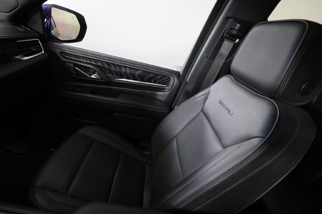 Used 2023 GMC Yukon XL Denali RWD image 38