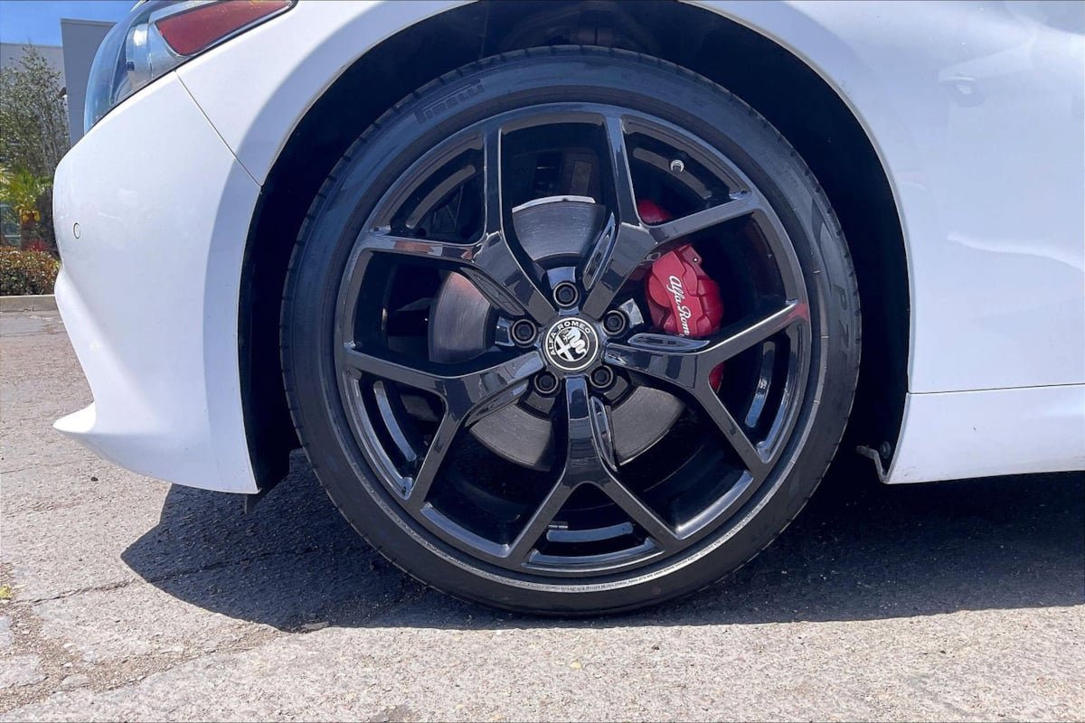 Used 2021 Alfa Romeo Giulia Ti w/ Nero Edizione RWD image 4