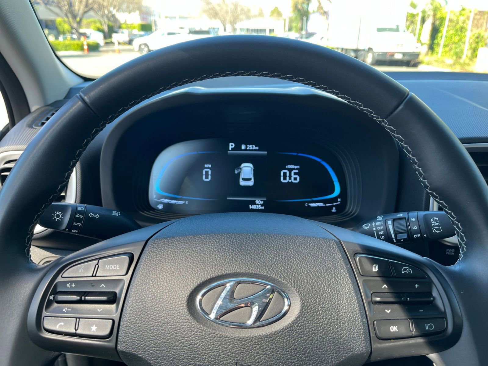 Used 2025 Hyundai Venue SEL image 27