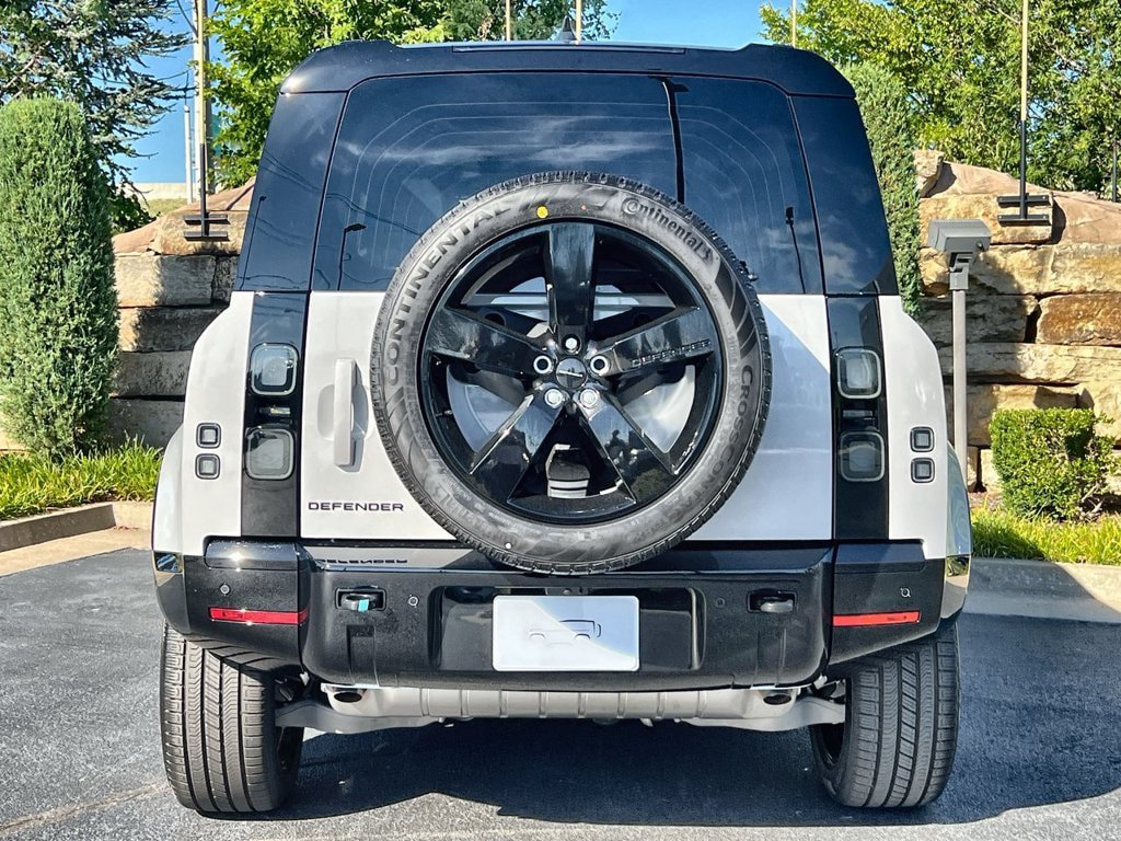 New 2026 Land Rover Defender 110 X-Dynamic SE AWD/4WD image 4