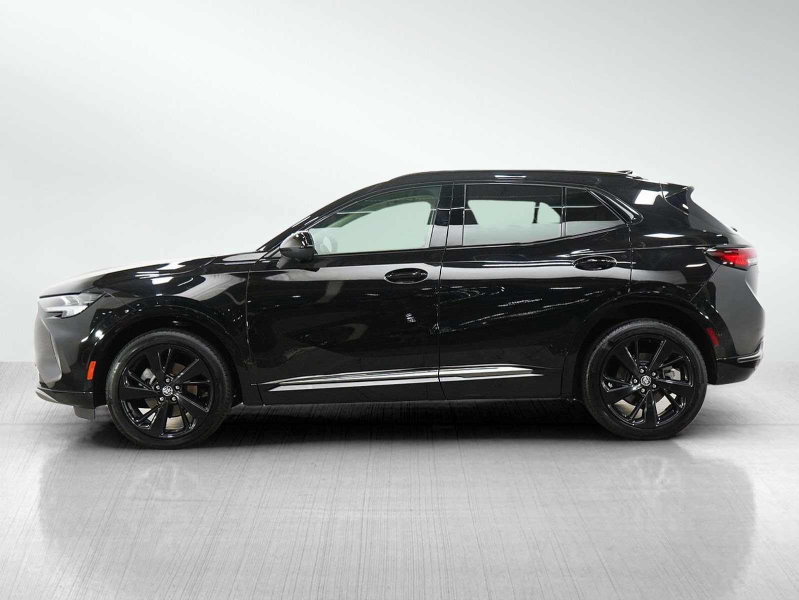 Used 2023 Buick Envision Essence w/ Technology Package I AWD/4WD image 2
