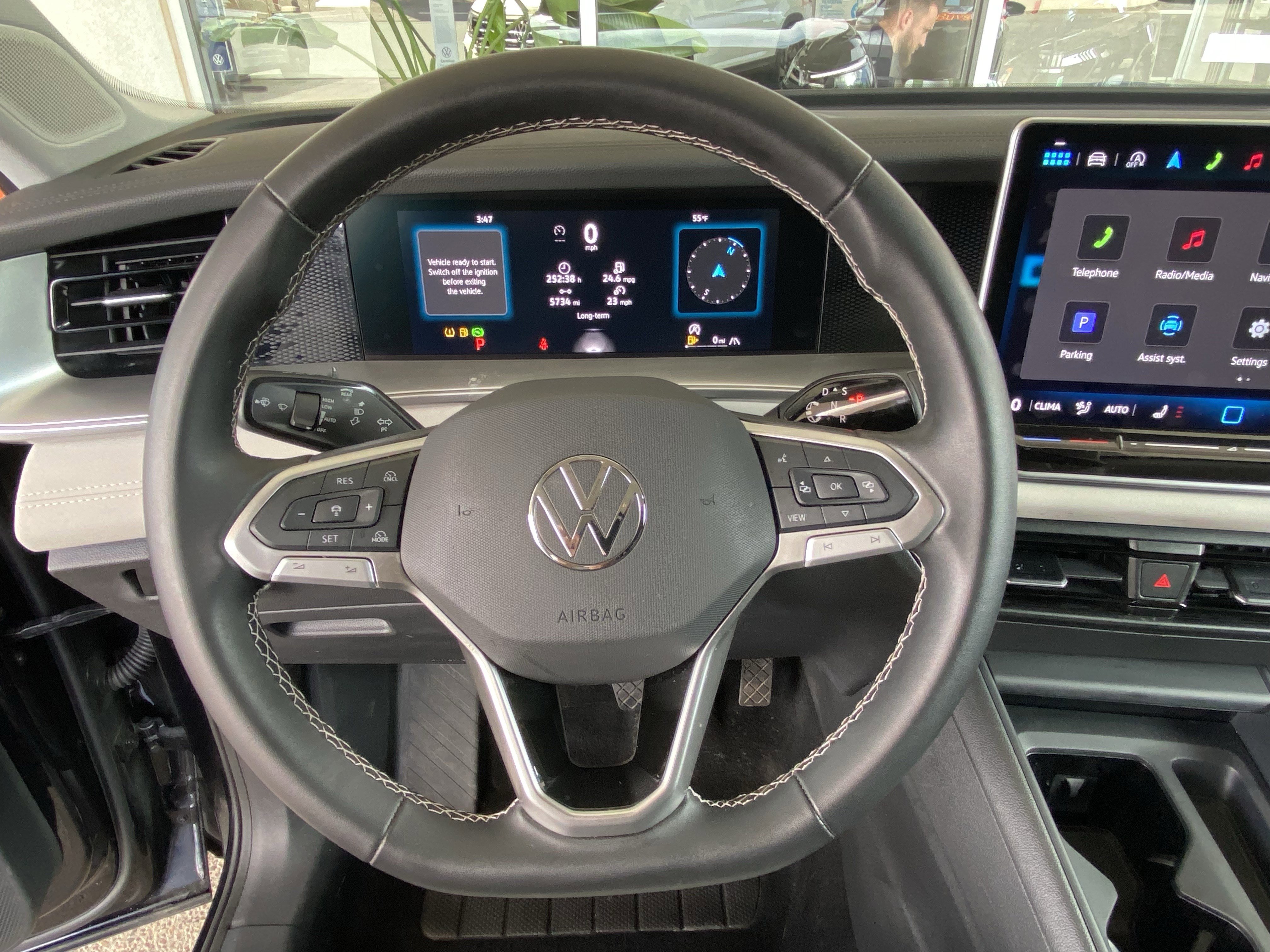 Used 2025 Volkswagen Tiguan SE w/ Panoramic Sunroof Package AWD/4WD image 22