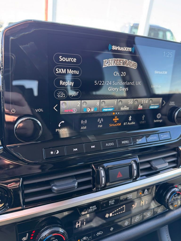 Used 2025 Nissan Pathfinder SL image 21