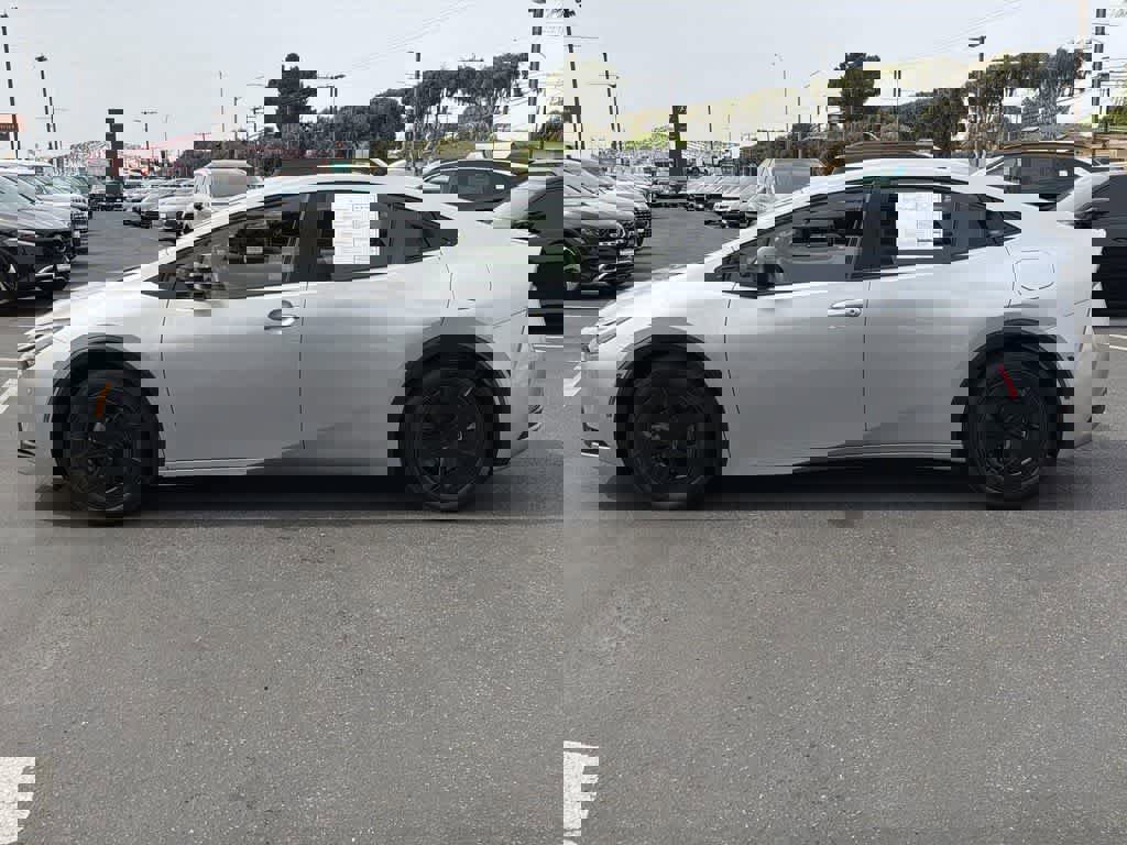 Used 2024 Toyota Prius LE image 3