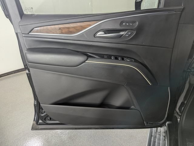 Used 2023 Cadillac Escalade Sport Platinum w/ LPO, ONYX Package AWD/4WD image 9