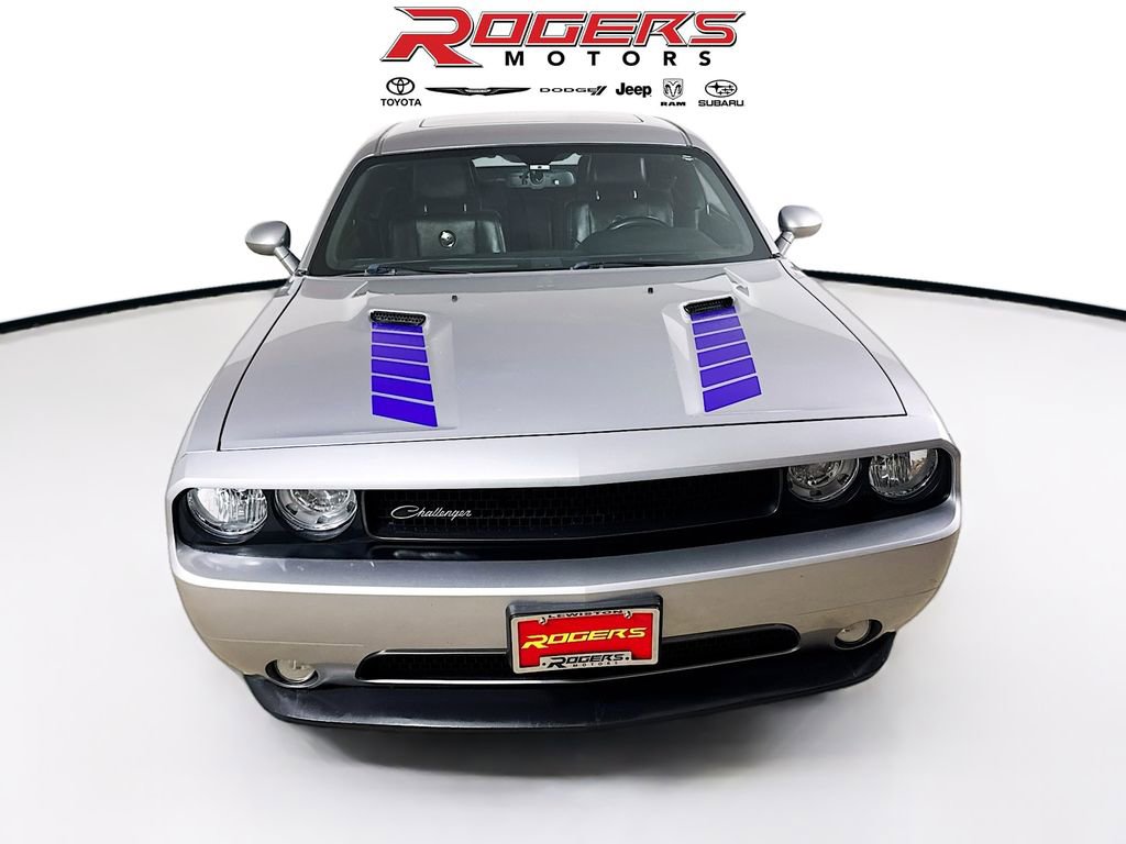 Used 2014 Dodge Challenger SXT RWD image 2