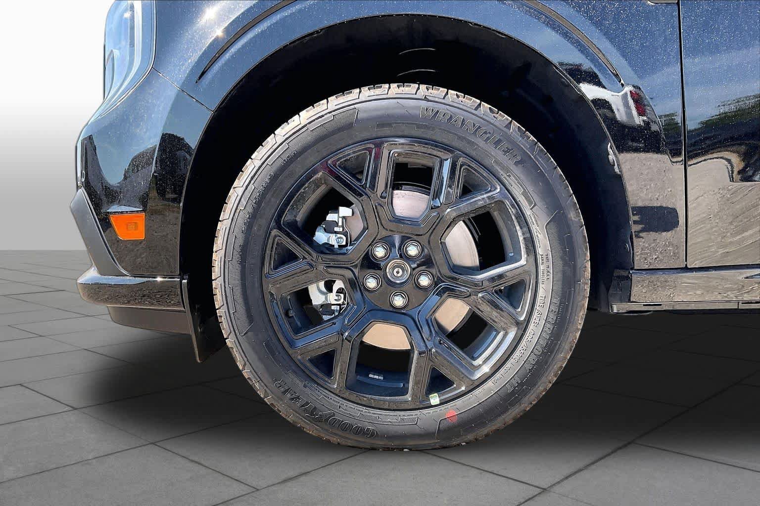 New 2026 Ford Maverick Lobo AWD/4WD image 8
