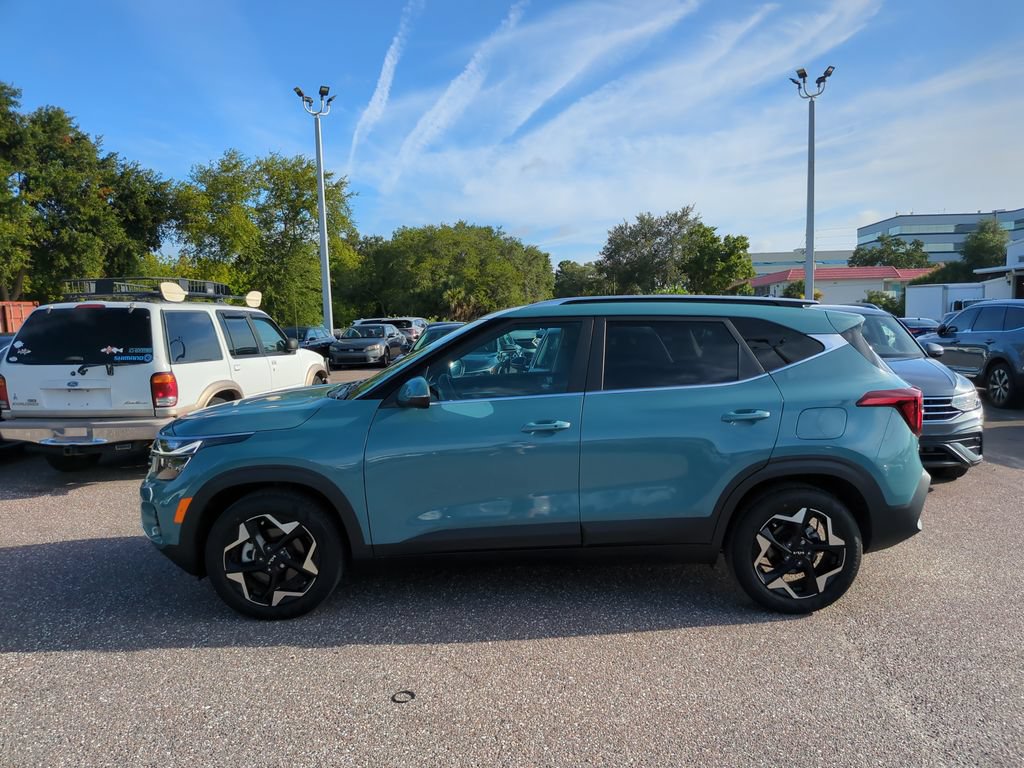 Used 2024 Kia Seltos EX FWD image 2