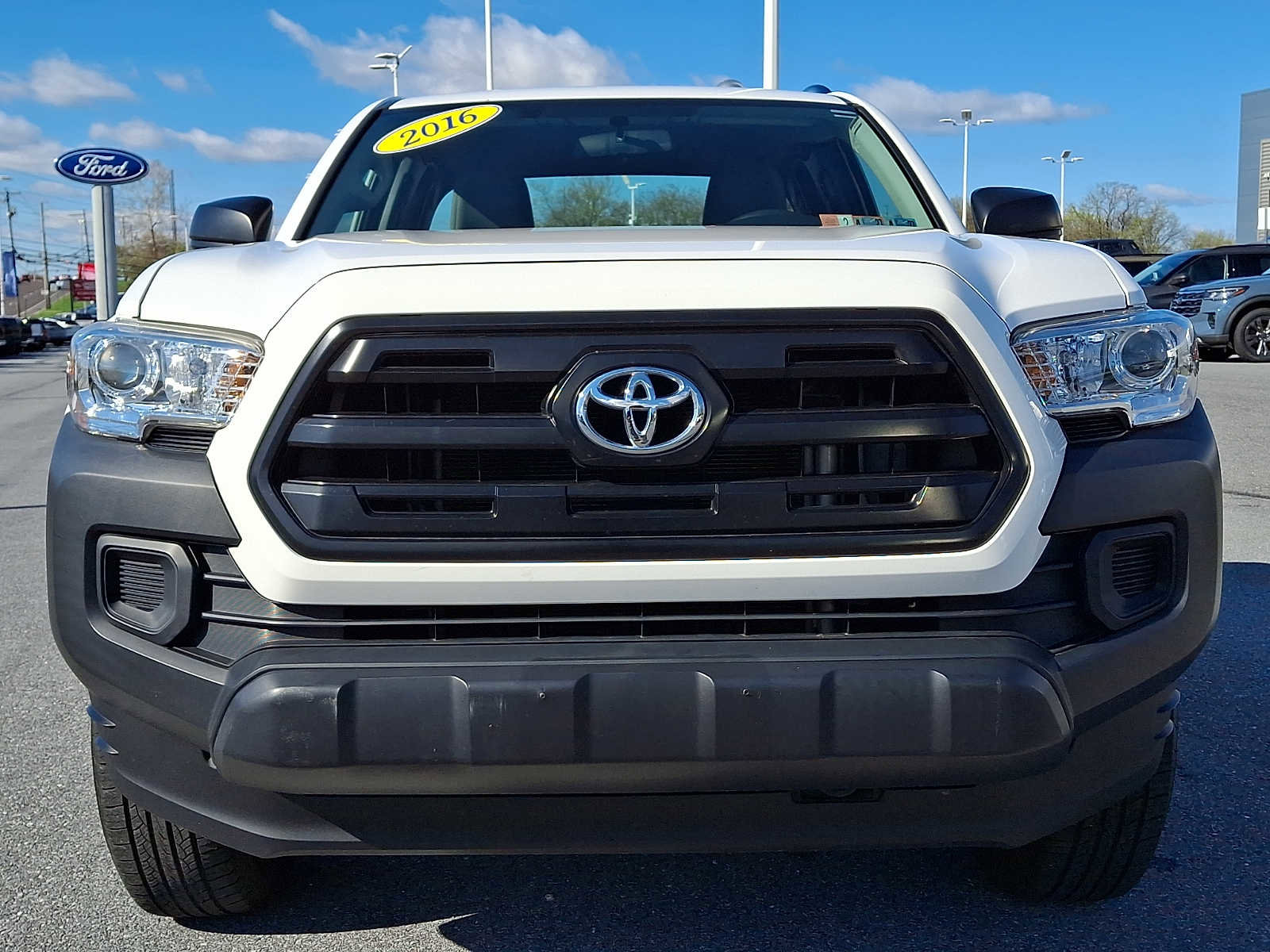 Used 2016 Toyota Tacoma SR image 2