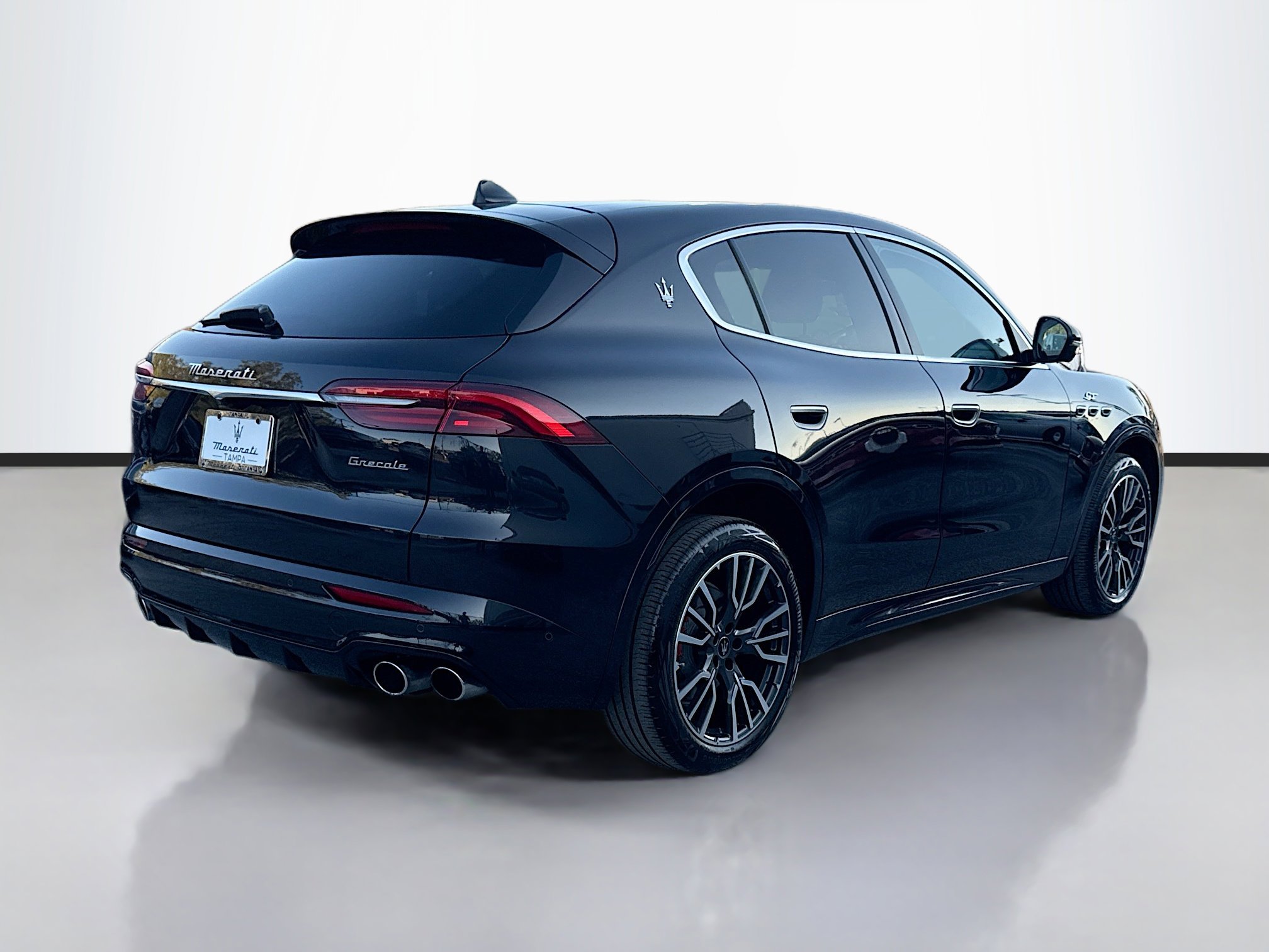 Certified 2024 Maserati Grecale GT image 3