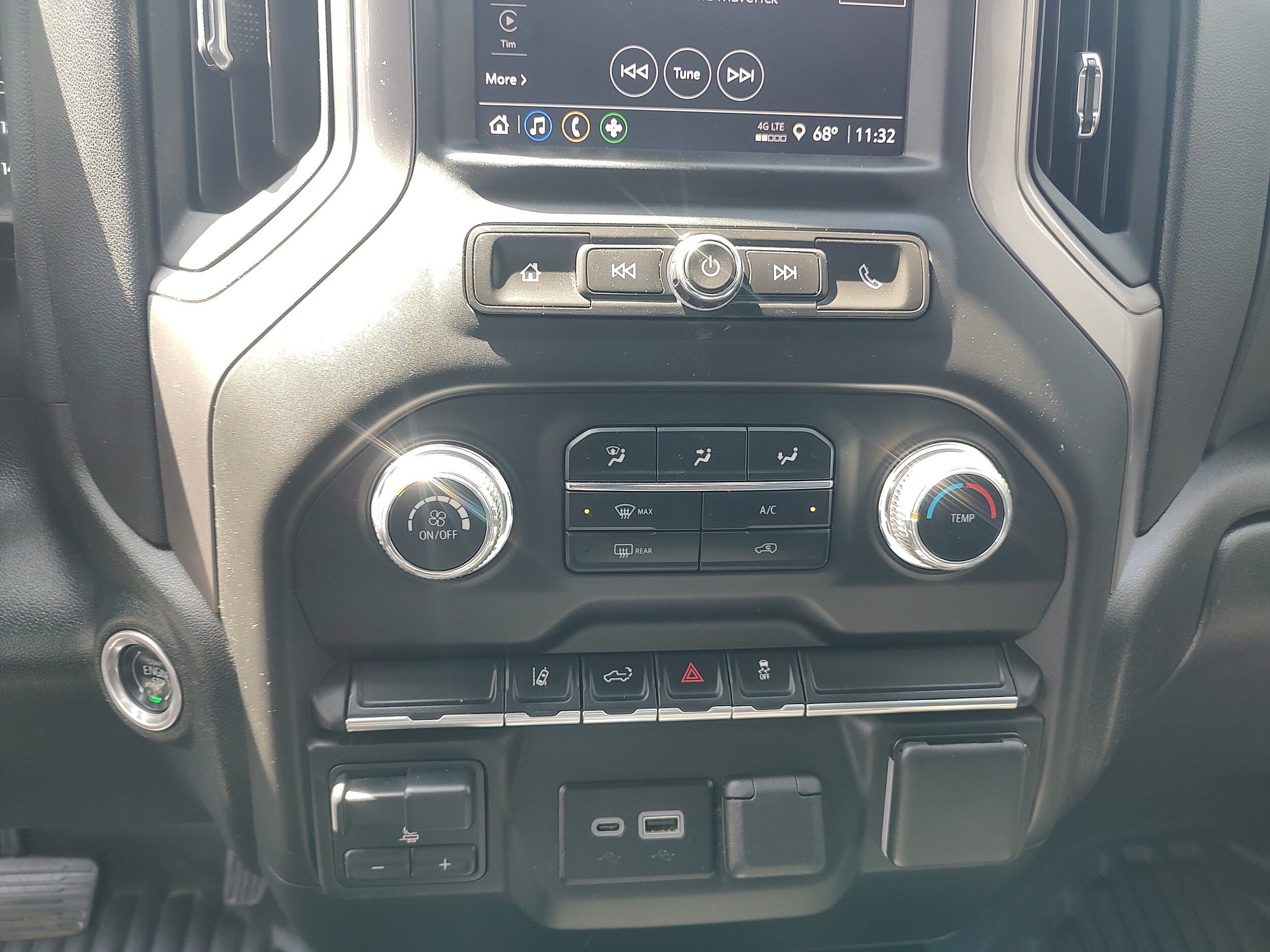 Used 2024 GMC Sierra 2500 Pro w/ Convenience Package AWD/4WD image 18