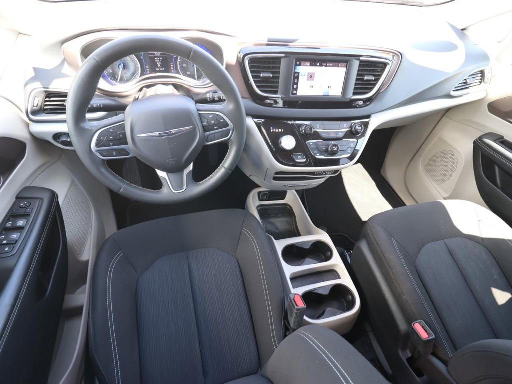 Used 2023 Chrysler Voyager LX image 6