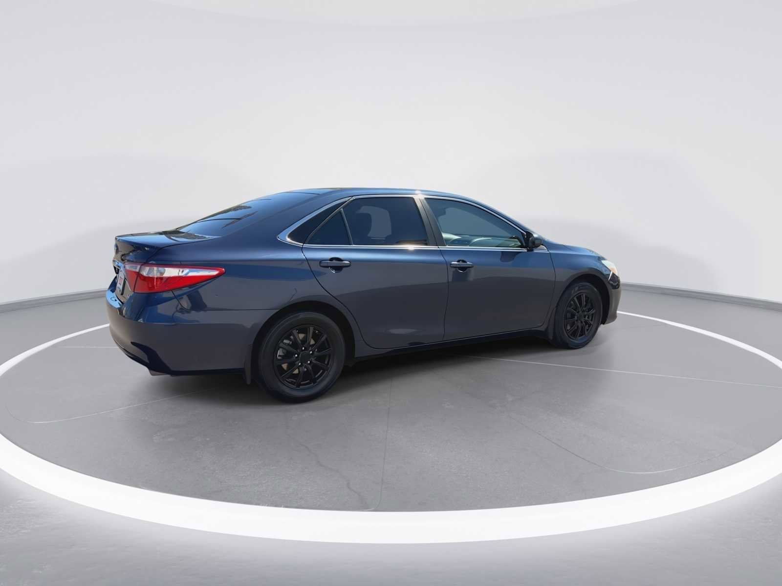 Used 2015 Toyota Camry LE image 8