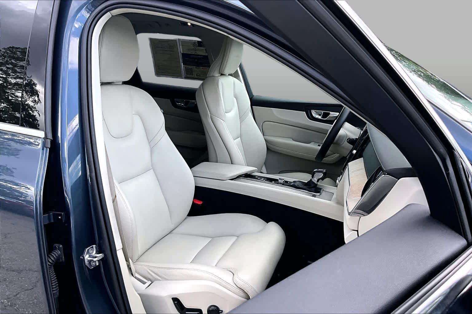 Used 2020 Volvo XC60 T5 Inscription w/ Protection Package Premier FWD image 9