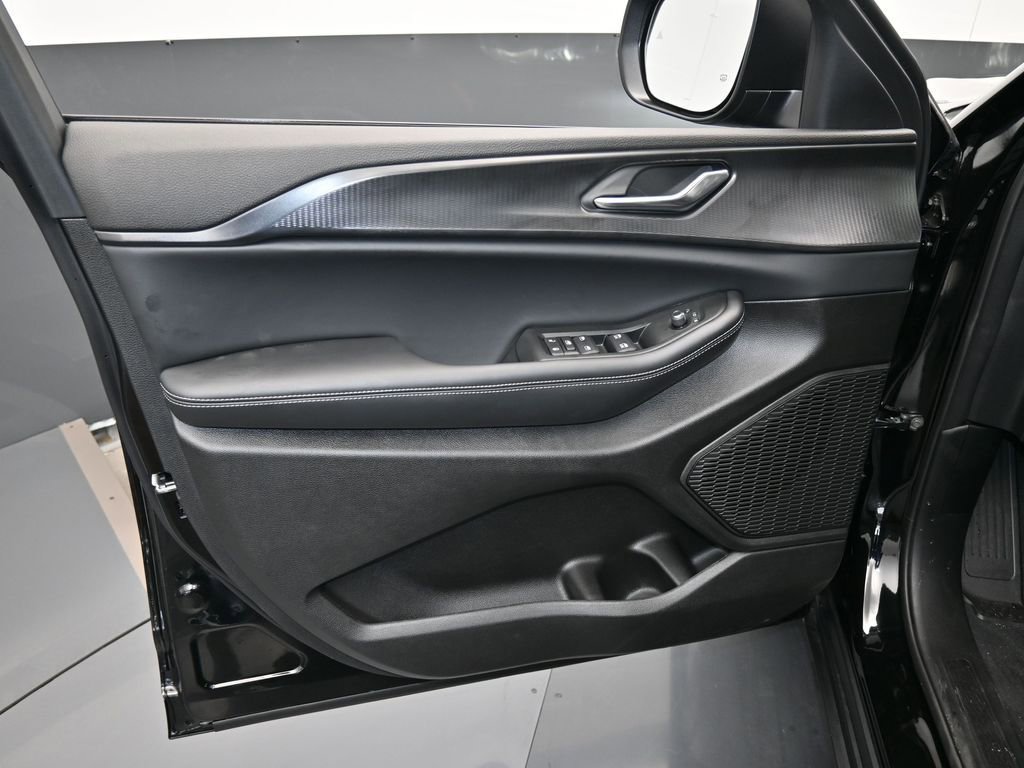 Used 2024 Jeep Grand Cherokee L Laredo w/ Luxury Tech Group I image 11