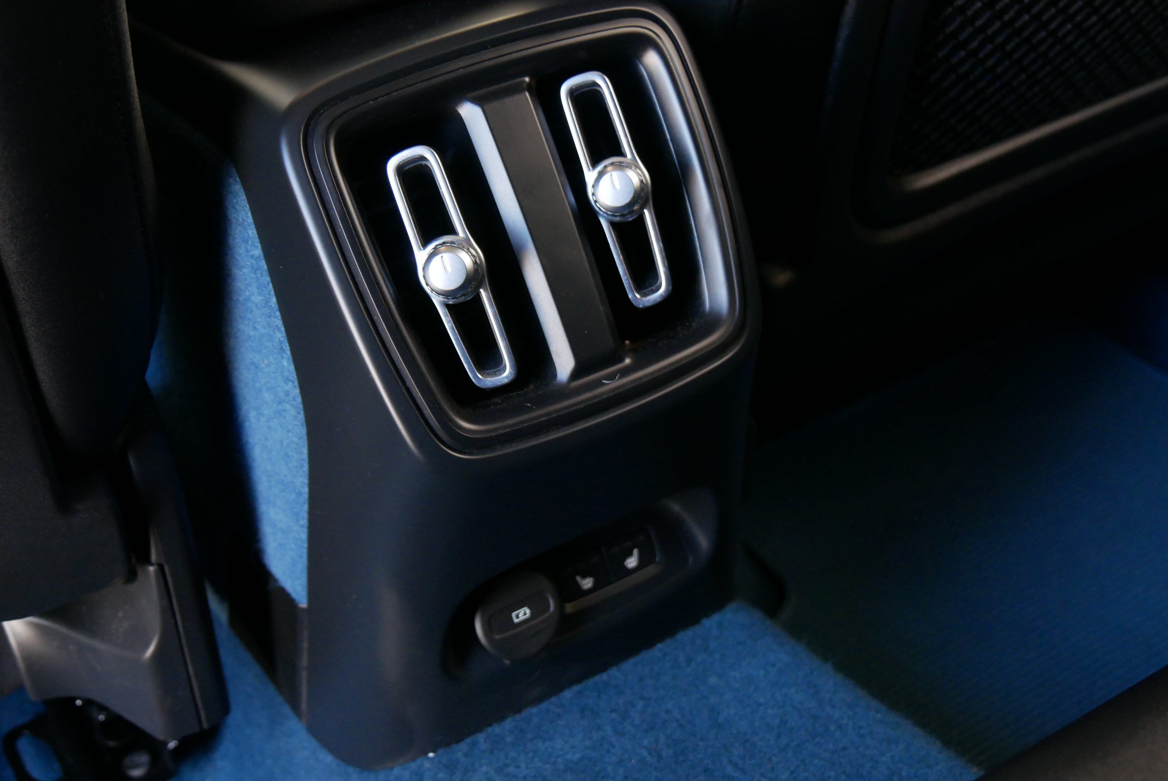 Used 2023 Volvo C40 P8 Recharge Ultimate AWD/4WD image 24