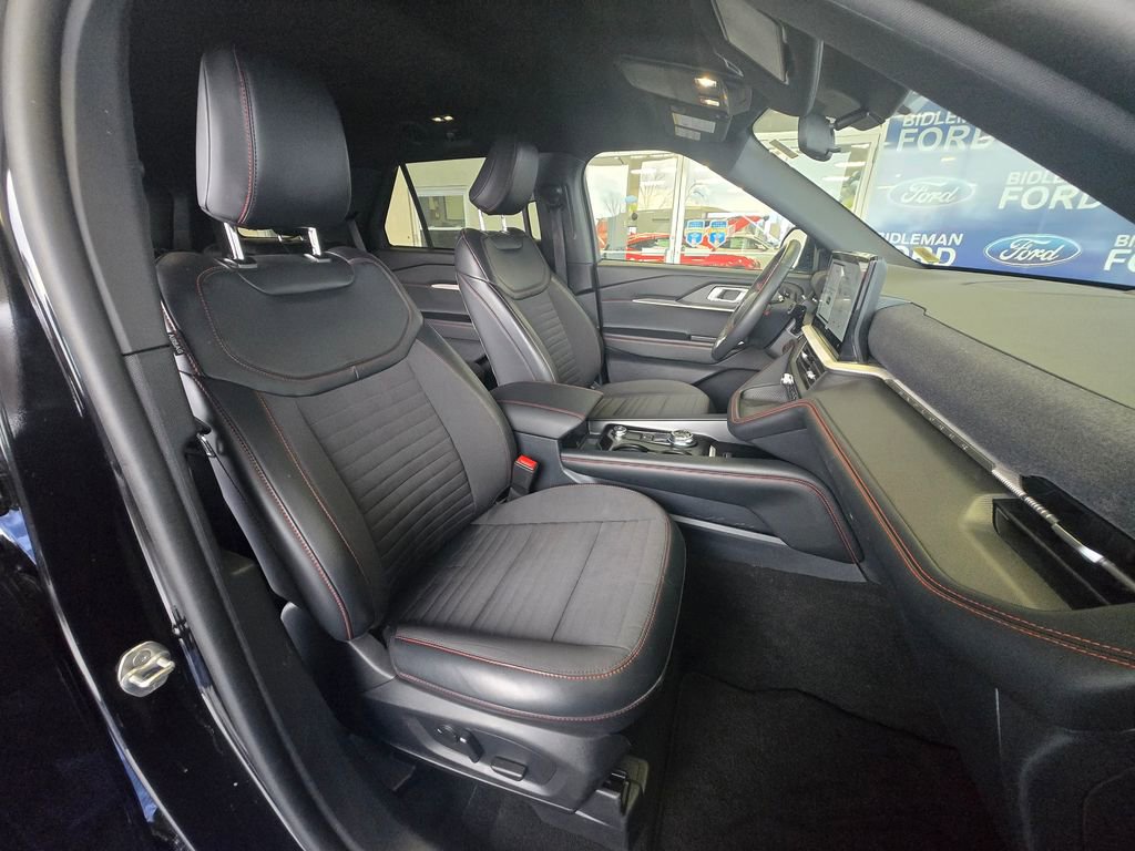 Used 2025 Ford Explorer ST-Line image 27