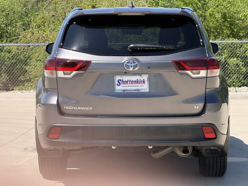 Used 2019 Toyota Highlander SE image 5